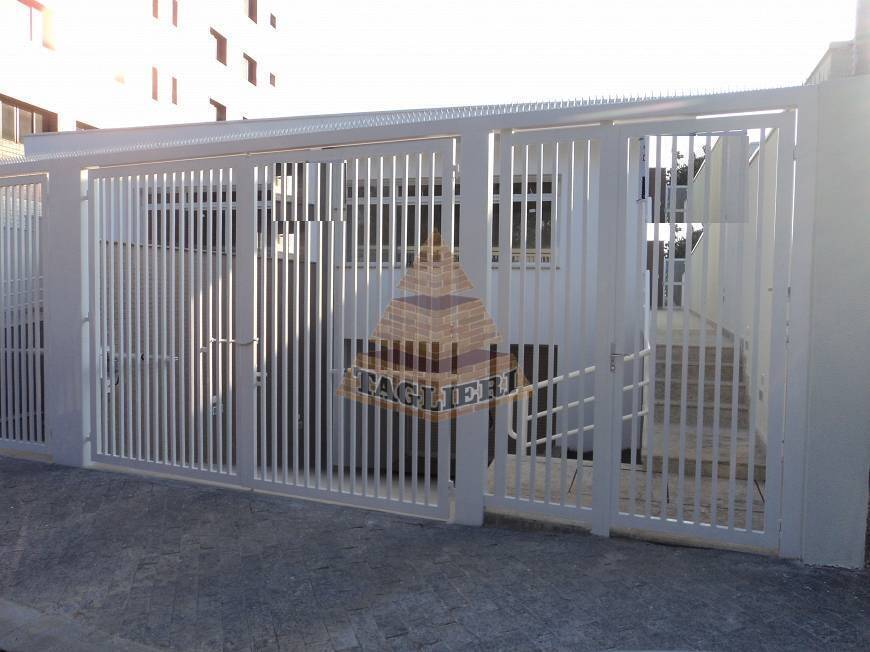 Sobrado 3 suítes, 5 a 6 vagas. Salão de festas