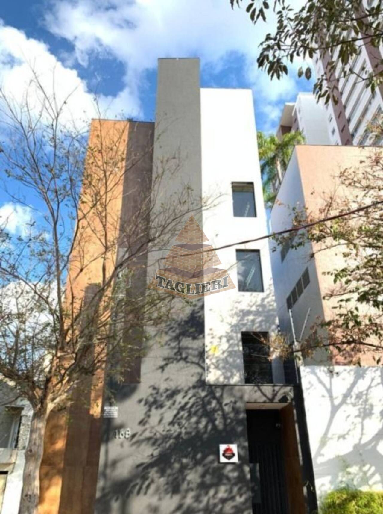 Imóvel com renda à venda para investidor, localização estratégica