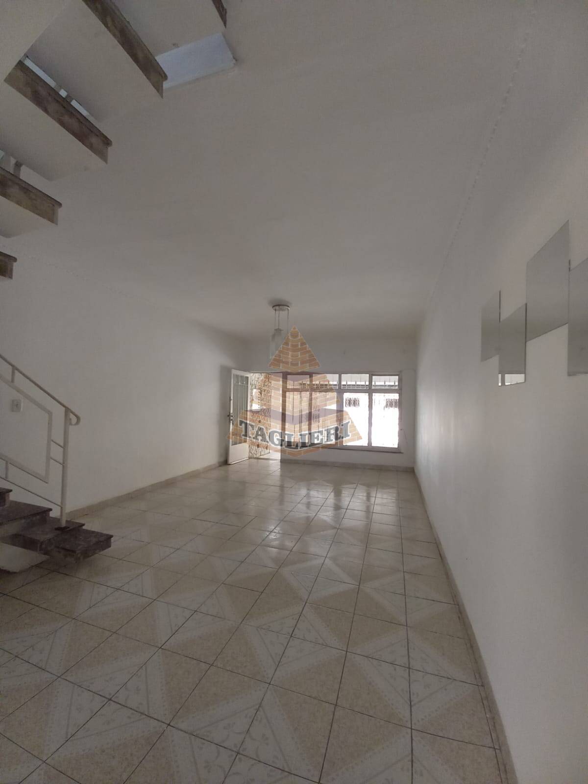 SOBRADO JD ANALIA FRANCO 03 quartos, quintal grande, dependência, vagas