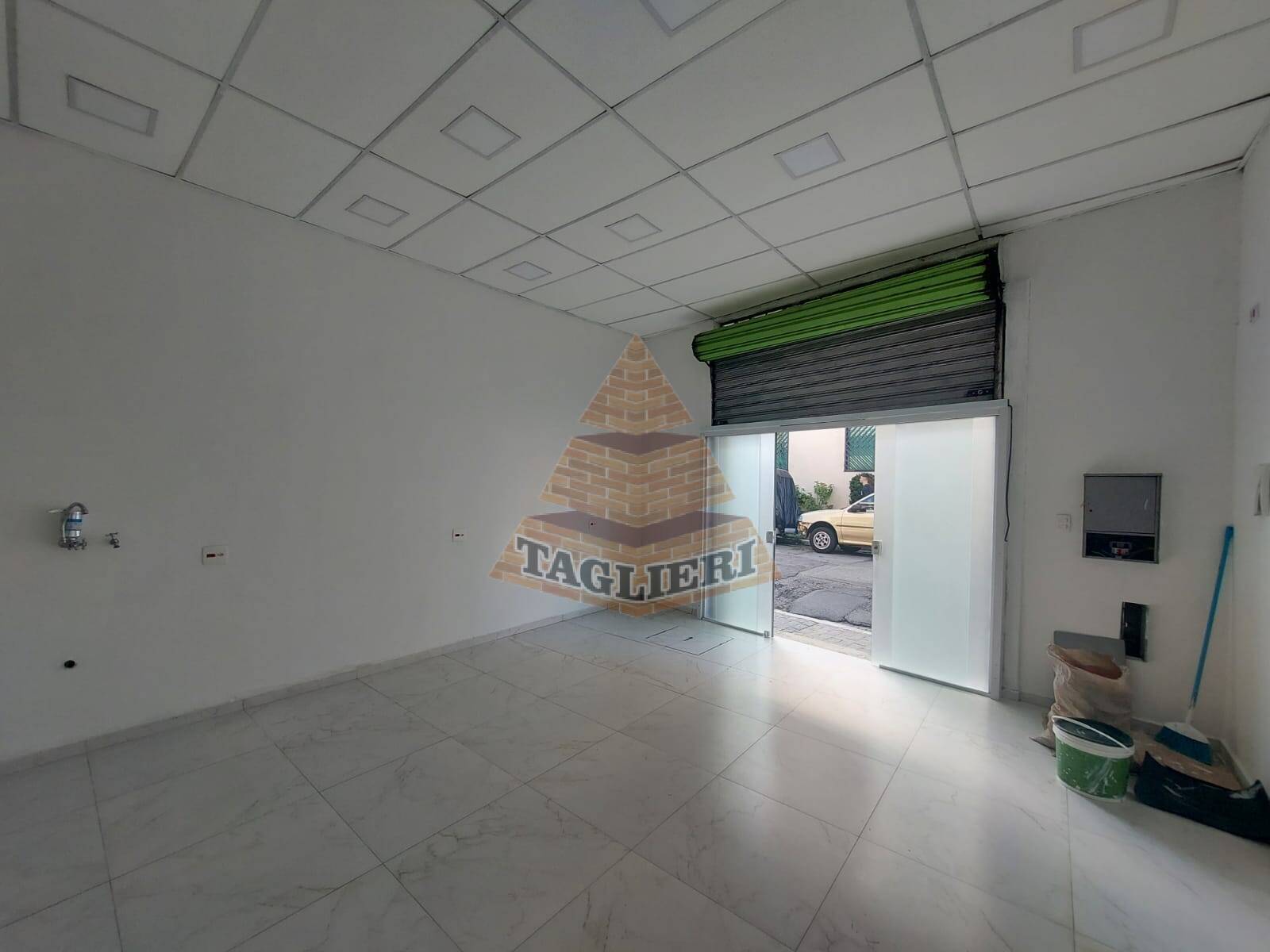 Locação salão  com 40 m2  sala no piso superior  com 130 m2.Tatuapé