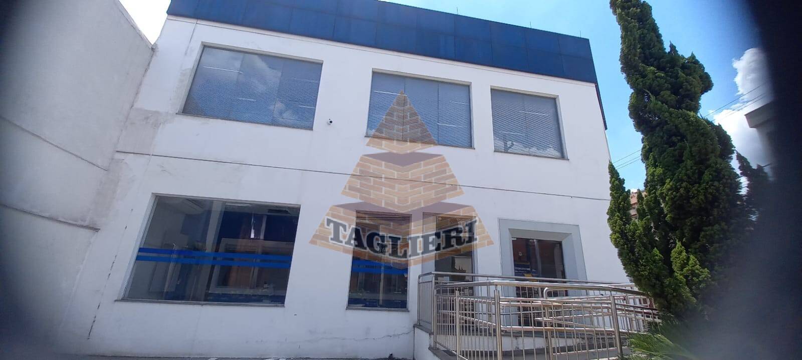 Prédio comercial esquina Tatuapé. Foi 1 banco. 840m2, elevador. 10 vagas