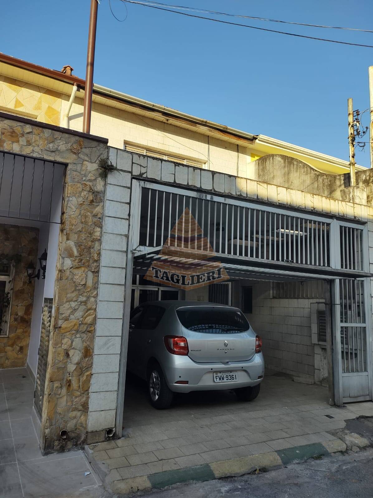 Sobrado, 3 quartos, sendo 1 suite dependência,1 vaga. Pq São Jorge