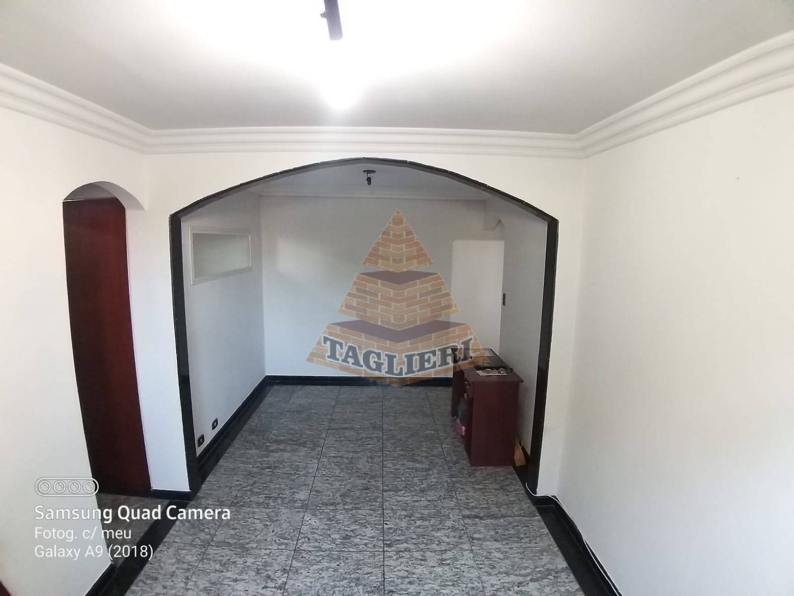 VENDE-SE APARTAMENTO -50M COM VAGA -ARICANDUVA