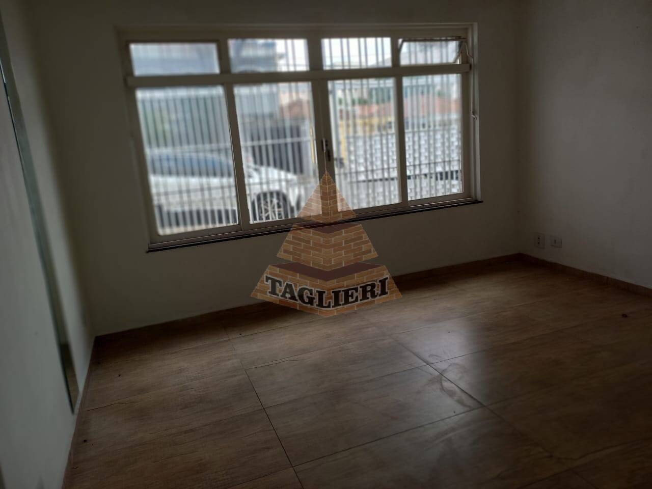 Casa térrea próximo Ceret com 3 quartos, entrada lateral, 5 vagas. Tatuapé