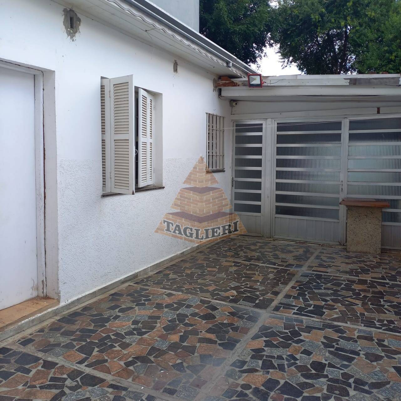 Casa térrea próximo Ceret com 3 quartos, entrada lateral, 5 vagas. Tatuapé