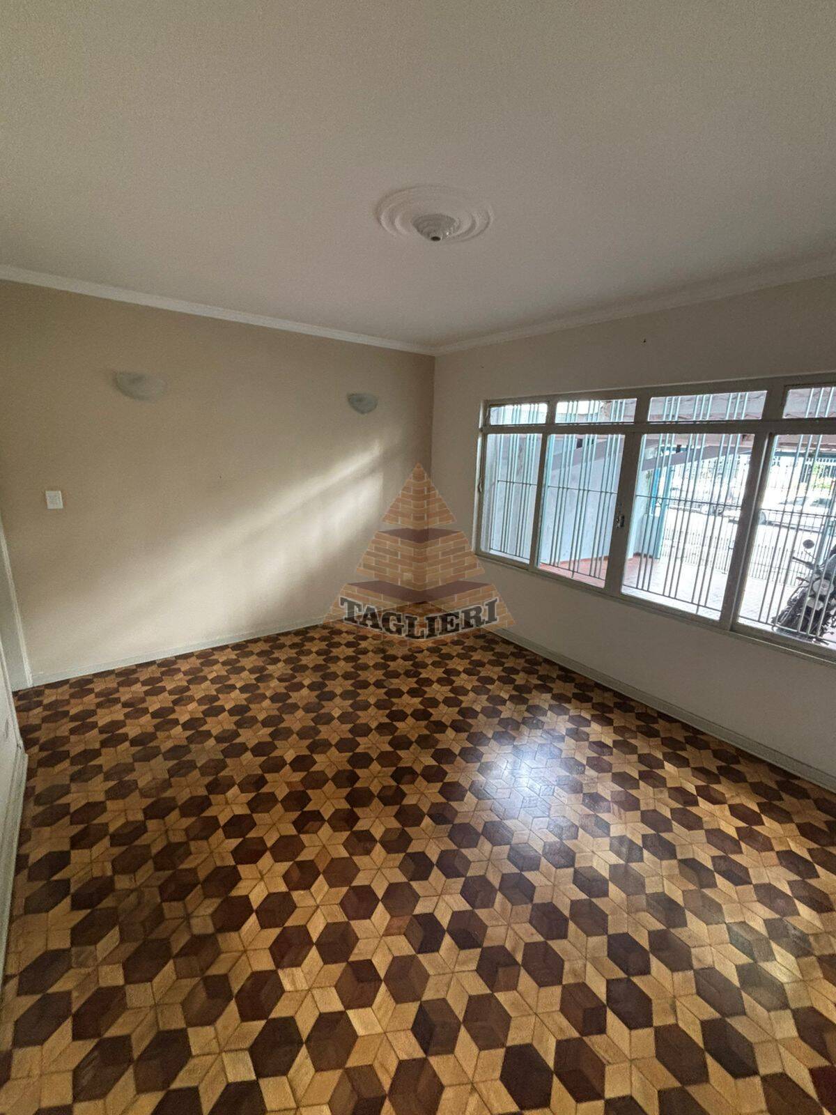 Apartamento 02 dormitórios, 01 vaga coberta. Térreo - Tatuapé