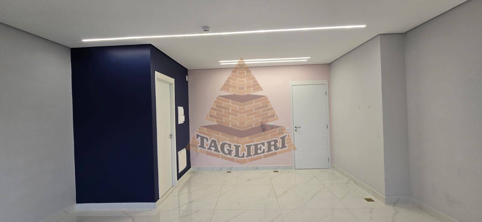Sala de 39.5mt com 1 banheiro - 4 por andar prox. Metrô vila Matilde