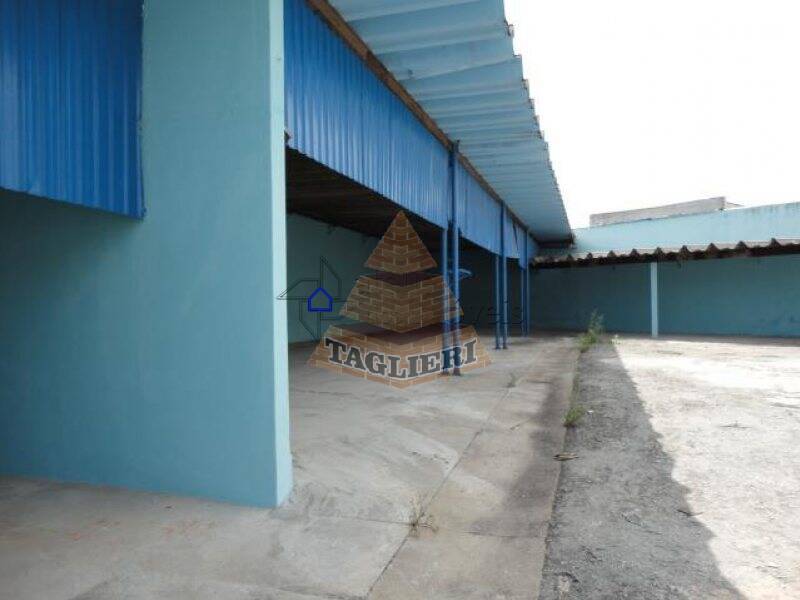 TERRENO 1.459m2; COBERTO 400 mts. P/ ESTACIONAMENTO E QUADRA DE AREIA